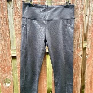 Constantly Varied Gear (CVG) Black Leopard Leggings (Capri) size M